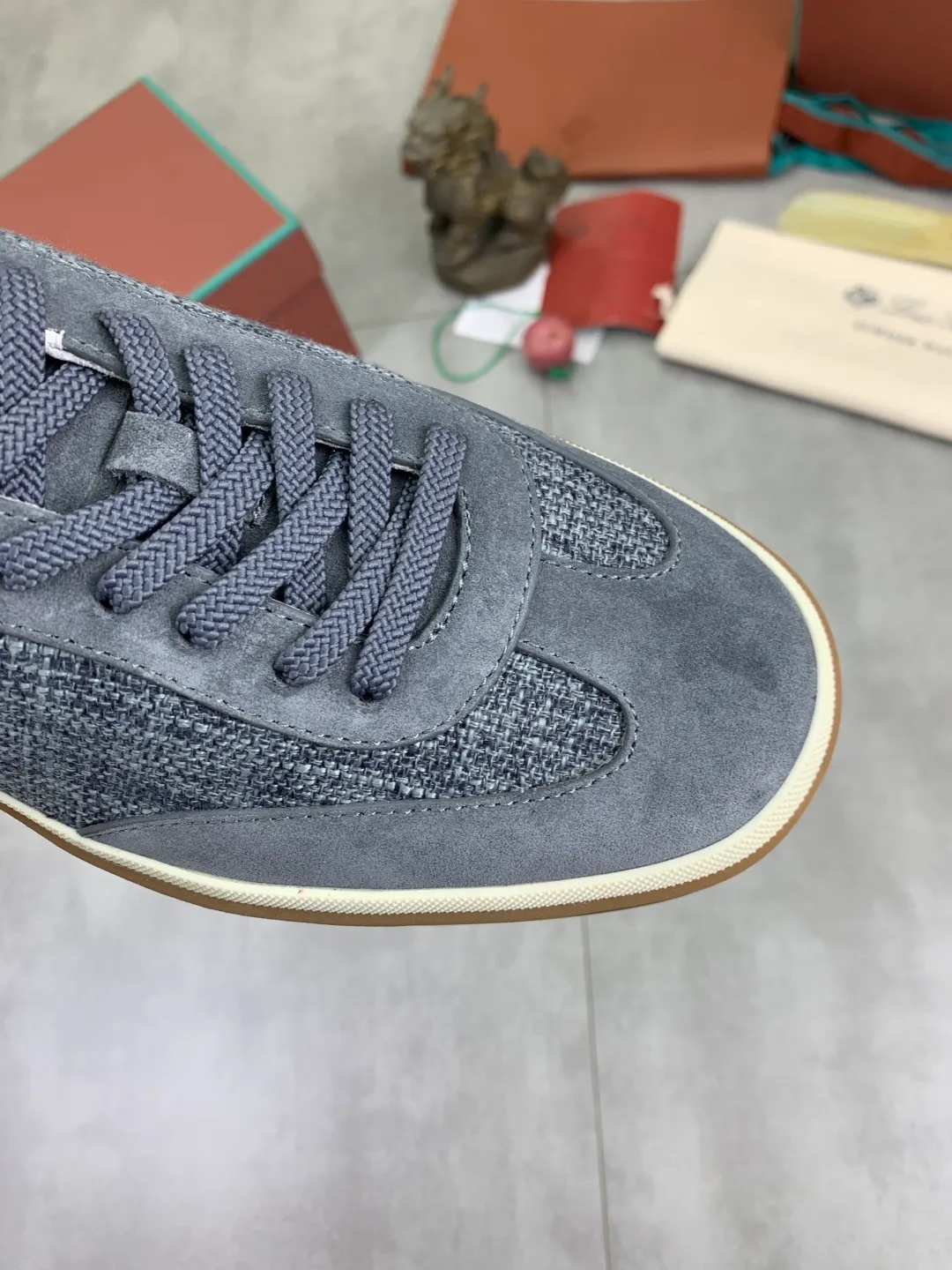 Men's Men's Shoes 💰P560 New Style 💰 The latest casual shoes Loro Piana 💯 Top grade 💯 Buy the original copy 💯 Founded the existing Loro Piana company on April 24, 1924. It is now the sixth generation of family business, providing the best quality products to customers who are discerning about taste and quality. Imported original fly woven fabrics with cowhide fabrics, plain calfskin lining, hand-stitched threads with cowhide feet, original packaging, high-end outsole, size: 38-45 (custom-made for 46), 7️⃣ colors available